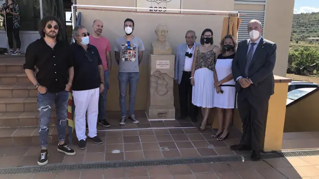 Inauguración del busto dedicado a Joaquín Carbonell en Alloza.