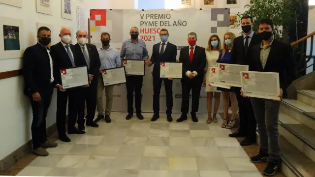 Los representantes de las empresas en el acto celebrado en la Cámara de Comercio de Huesca.