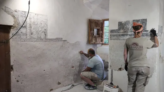 La restauración de las pinturas, en la foto, cuenta con un presupuesto de 60.000 euros aportado por la DGA.