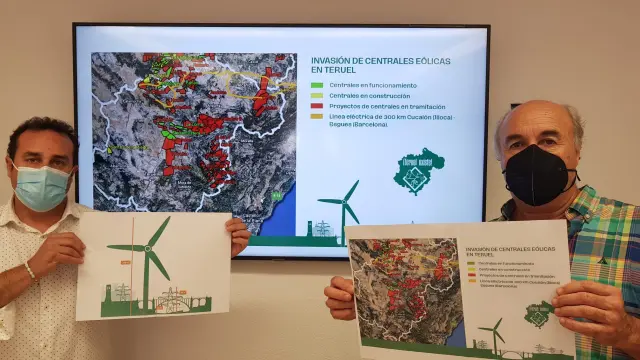 Miembros de Teruel Existe han presentado un mapa que refleja la extensión de los parques eólicos proyectados.