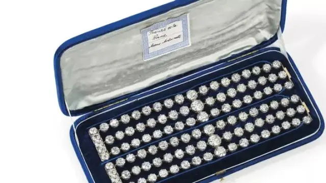 Christie's subasta dos brazaletes de diamantes de María Antonieta