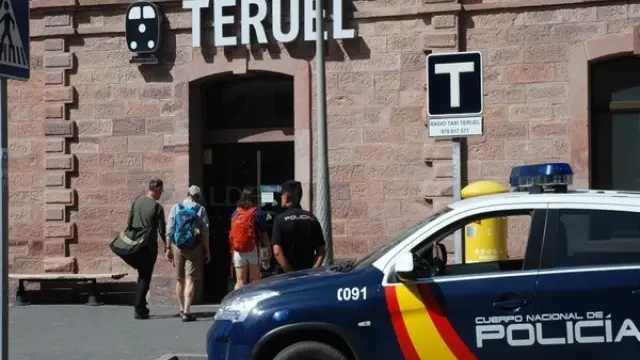 Un Policía fuera de servicio salva la vida de un bebé en Teruel.