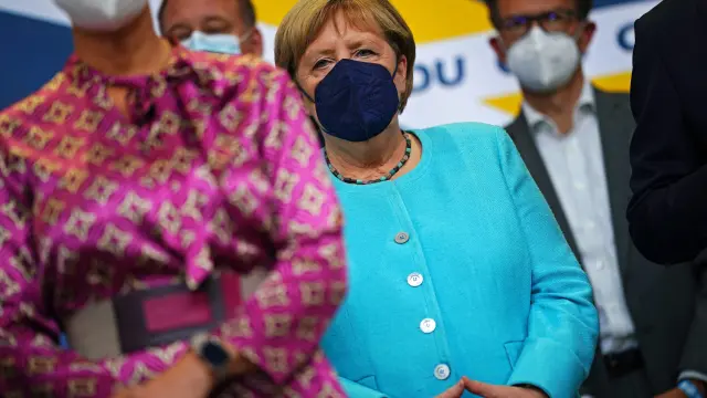 Angela Merkel, en segundo plano entre los miembros de su partido este domingo GERMANY ELECTION 2021