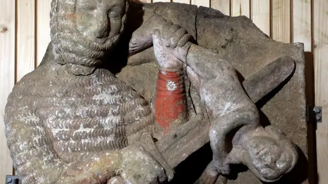 Relieve de la Matanza de los Inocentes realizado en granito y datado entre 1250-1350