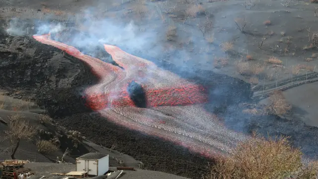 Imagen de los dos nuevos centros emisores de lava del volcán Cumbre Vieja