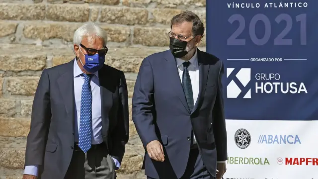 Felipe González y Mariano Rajoy en el III Foro La Toja-VÍnculo Atántico