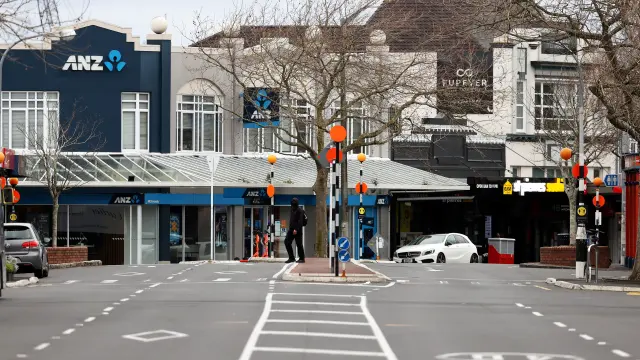 Una calle desierta en Auckland.