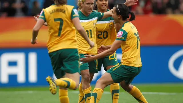 Jugadoras de la selección de Australia celebran un gol ante Guinea Ecuatorial en el pasado Mundial de fútbol