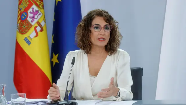 La ministra de Hacienda, María Jesús Montero, participa en la rueda de prensa posterior al Consejo de Ministros extraordinario, en el que se ha aprobado el proyecto de Presupuestos Generales del Estado para 2022.