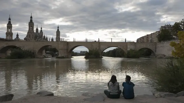 El Ebro, la basílica del Pilar y el puente de Piedra de Zaragoza