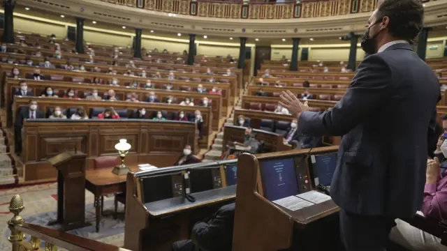 Pablo Casado dirigiéndose el presidente Pedro Sánchez, en el Congreso de los Diputados