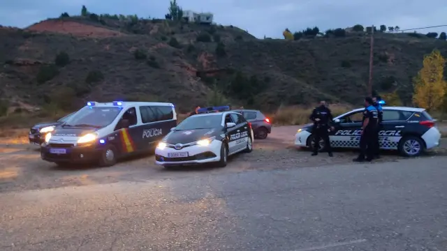 Policía Nacional y Policía Local han llevado a cabo un dispositivo de prevención este fin de semana en Fuentecerrada (Teruel).