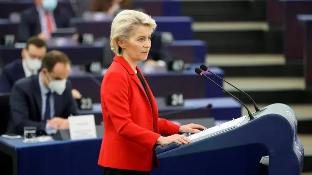 La presidenta de la Comisión Europea, Ursula von der Leyen, durante una sesión del Parlamento Europeo en Estrasburgo.