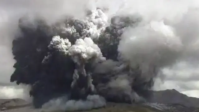 Erupción del monte Aso en Japón