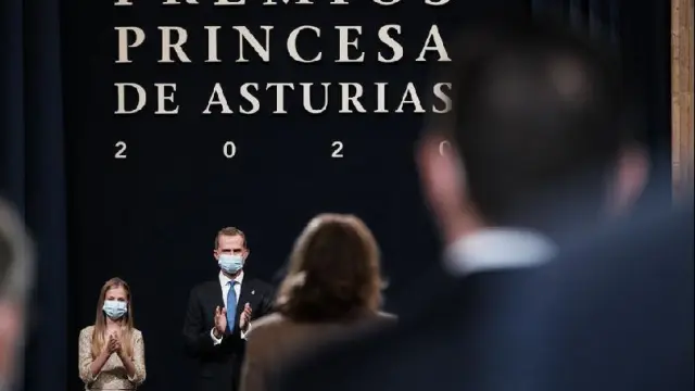 El rey Felipe VI y la infanta Leonor en la ceremonia de los Premios Princesa de Asturias 2020.