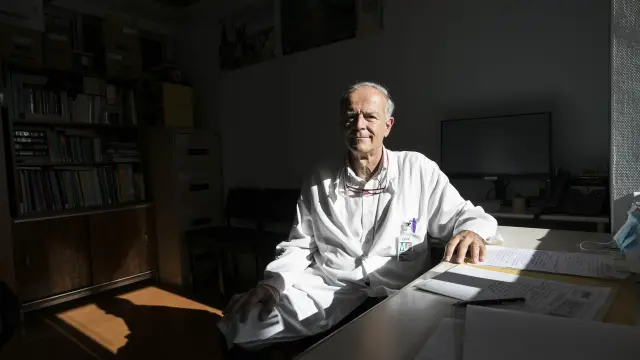 El doctor José María Civeira, psiquiatra del Hospital Infantil de Zaragoza.