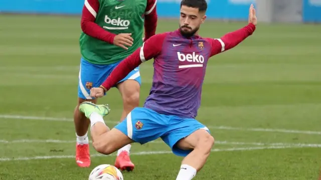 Álvaro Sanz, durante el entrenamiento del viernes con el Barça.