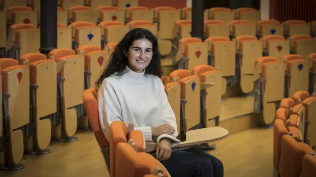Claudia Marín en la Facultad de Economía de Zaragoza