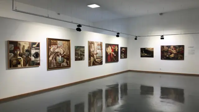 Aspecto general de las salas con la pintura de María Pilar Burges.