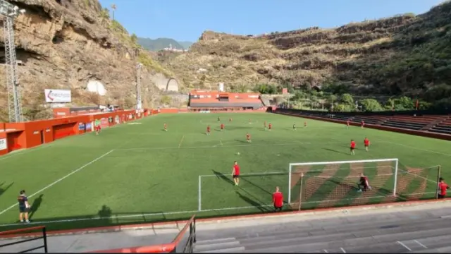 Vista del estadio Silvestre Carrillo de Santa Cruz de La Palma, donde juega el Mensajero, rival del Real Zaragoza en la Copa del Rey.