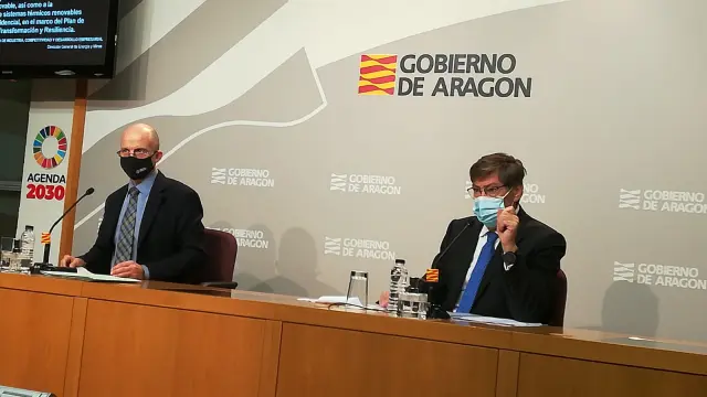 El vicepresidente aragonés Arturo Aliaga, hoy en rueda de prensa en el edificio Pignatelli de Zaragoza.