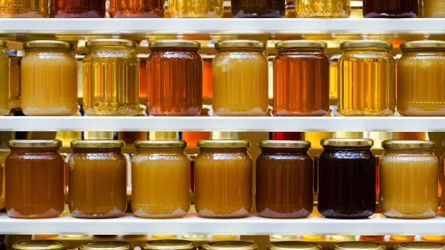 Según las investigaciones de COAG, a pesar de las elevadas importaciones de miel china, el producto no se encuentra en los lineales de los supermercados.