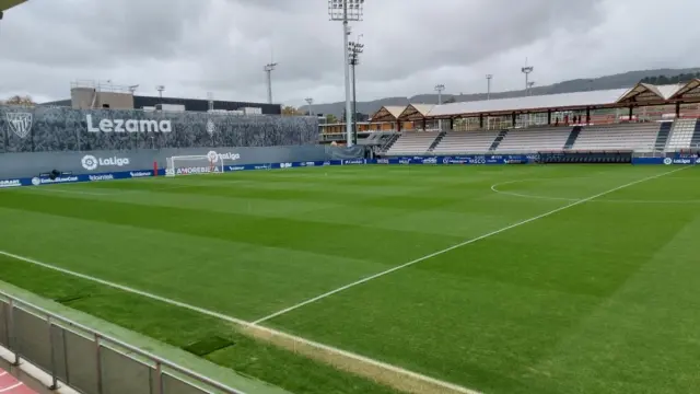 Campo central de Lezama, Ciudad Deportiva del Athletic Club de Bilbao, donde jugará el Real Zaragoza ante el Amorebieta este domingo.