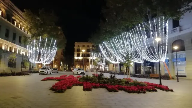 La plaza de Santa Engracia ya luce su nuevo aspecto navideño.
