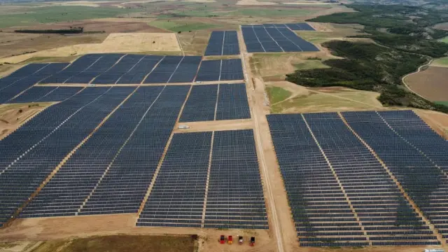 Los parques de placas solares son cada vez más comunes en Aragón.