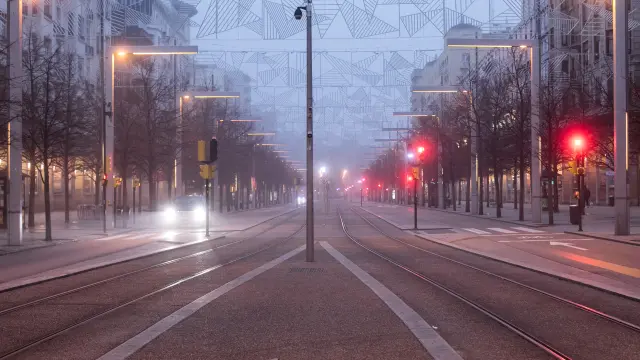 Niebla en el paseo de la Independencia de Zaragoza.