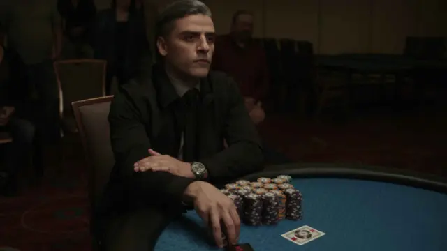Óscar Isaac en 'El jugador de cartas'.