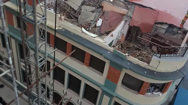 Dos heridos al derrumbarse el techo de un colegio en Gijón