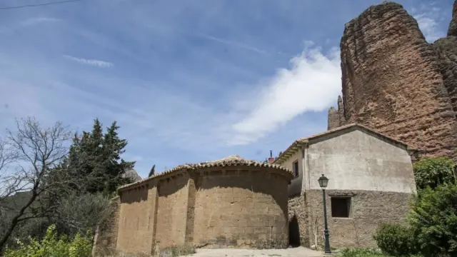 El pueblo de Aragón "bajo los flamantes gigantes" que 'Le Monde' incluye entre los mejores destinos de 2022.