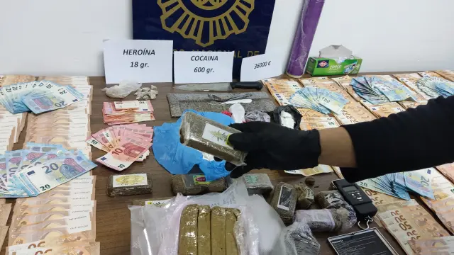 La Policía Nacional desmantela un importante punto de venta de droga en un domicilio del barrio de las Delicias