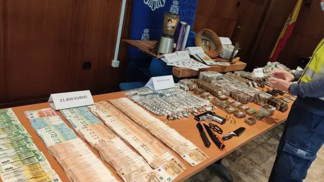 Dinero y material incautado en una reciente operación antidroga en Zaragoza