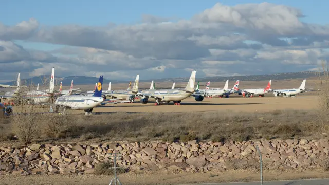 Aviones en la campa del aeropuerto de Teruel /2022-01-20/ Foto: Jorge Escudero[[[FOTOGRAFOS]]]