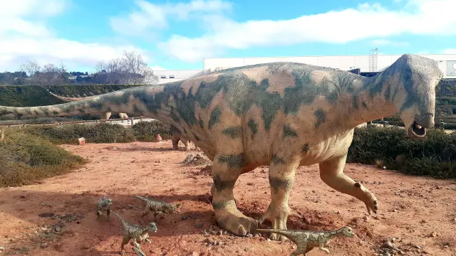 Reconstrucción de un Iguanodón en el parque de Dinópolis, en Teruel.