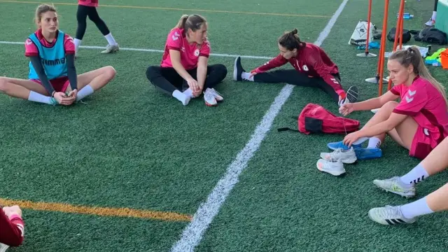 Las jugadoras del Zaragoza CFF, durante el entrenamiento del pasado jueves
