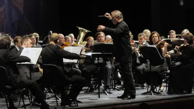 La Orquesta Sinfónica del Teatro Mariinsky interpretó obras de Wagner, Brahms, Debussy y Ravel.