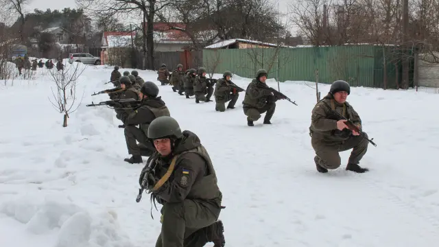 Entrenamiento del Ejército ucraniano este viernes UKRAINE CONFLICT BORDER DEFENCE EXERCISE