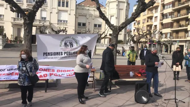 La concentración por la revalorización de la pensiones se ha desarrollado en la plaza de Navarra.