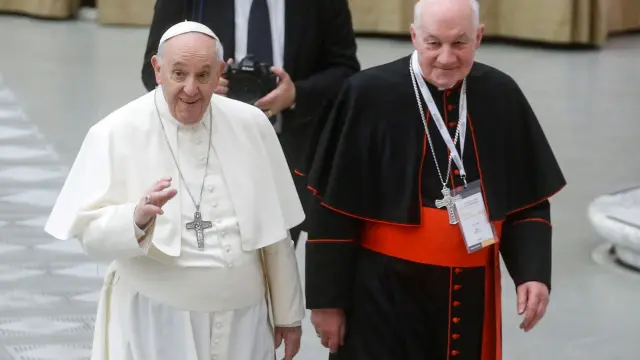 El Papa Francisco y el Cardinal canadiense, Marc Ouellet, momentos previos al inicio del congreso 'Fe y Sacerdocio, hoy'