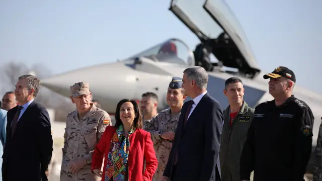 La ministra de Defensa, Margarita Robles, durante su visita de este lunes al destacamento español en Bulgaria.