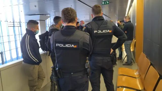 Una veintena de policías estaban citados para el juicio que se ha celebrado este lunes en la Ciudad de la Justicia de Zaragoza.