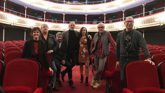 El equipo de ‘El viejo y el mar’ con los actores Joaquín Murillo y Elisa Forcano, en el centro