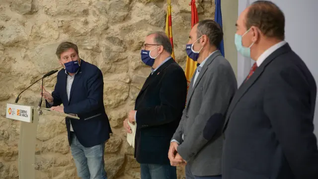 El consejero de Vertebración del Territorio, José Luis Soro, ha detallado las inversiones en carreteras en Teruel.
