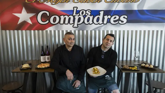 Rafael Cardero y Julio Ramírez, dueños del nuevo bar cubano Los Compadres.