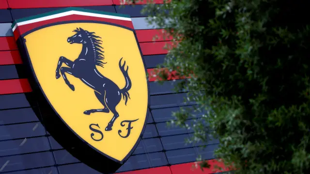 FILE PHOTO: The Ferrari logo is seen at the company's headquarters in Maranello, Italy, June 8, 2021. REUTERS/Guglielmo Mangiapane/File Photo UKRAINE-CRISIS/FERRARI