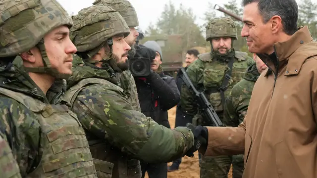 Spanish Prime Minister Pedro Sanchez interacts with members of the military following the Russian invasion of Ukraine, in the Adazi military base, Latvia, March 8, 2022. REUTERS/Ints Kalnins UKRAINE-CRISIS/TRUDEAU-LATVIA