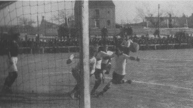Imagen de un partido entre el Stadium y la Deportiva en 1922.